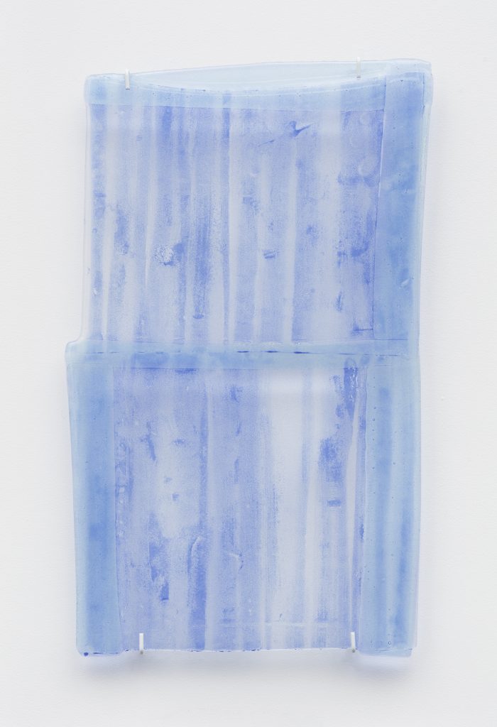 Sam Moyer, Small Bond No. XXVIII, 2018, fused glass, 19-7/8 x 11-7/8”  © Sam Moyer  Courtesy: the artist and Sean Kelly, New York