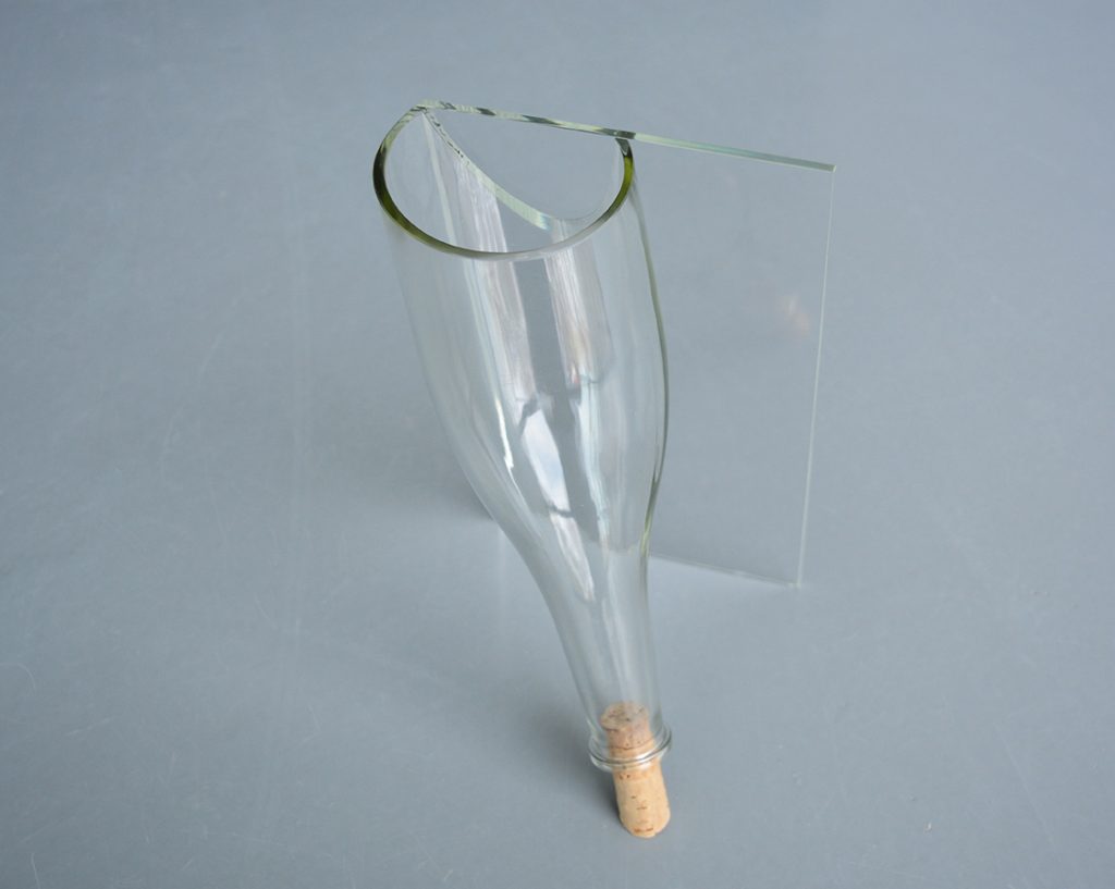 Jaroslava Prihodova, Vase (2010), glass, cork, 5 ¾ x 6 x 10 inches (photo: courtesy of the artist)