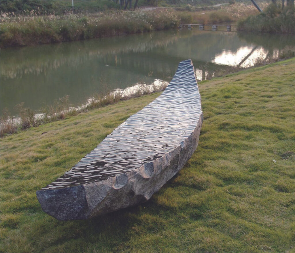 Lie-yi Shen, Boat I, 2005, resin, 390 x 90 x 85 cm