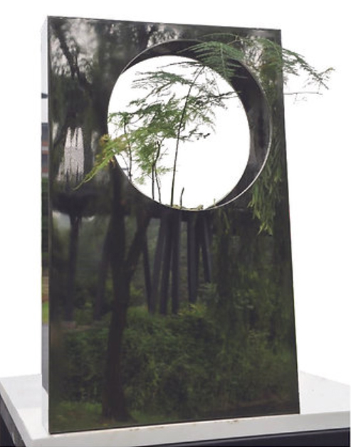 Lie-yi Shen, Ties V, 2011, tree, stainless steel, 60 x 35 x 10 cm